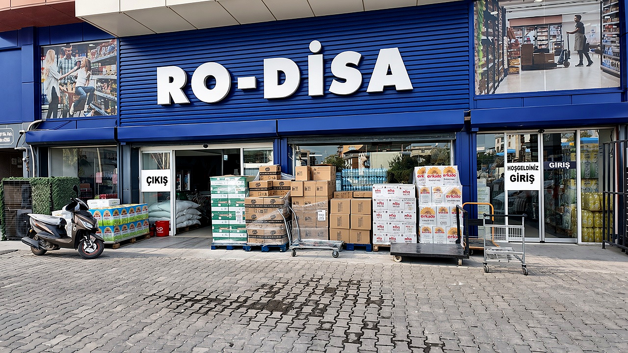 Rodisa Torbalı süpermarket mağaza cephesi